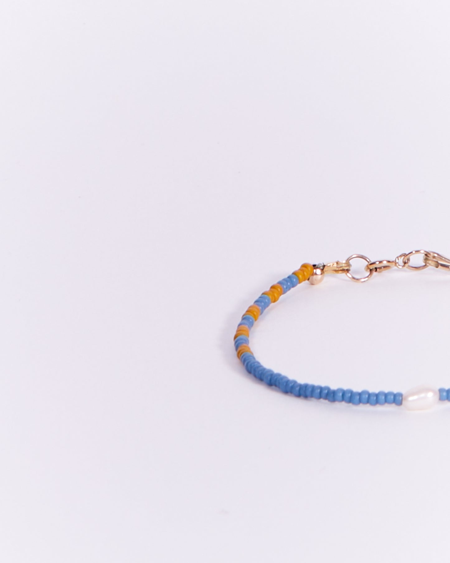 BEADED BRACELET IN BRONZE & BLUE