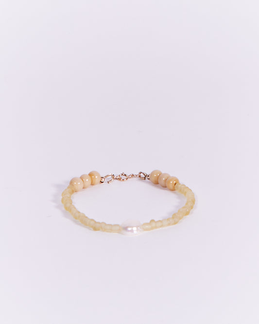 BEADED GLASS BRACELET IN CREAM, VASELINE & PEARL