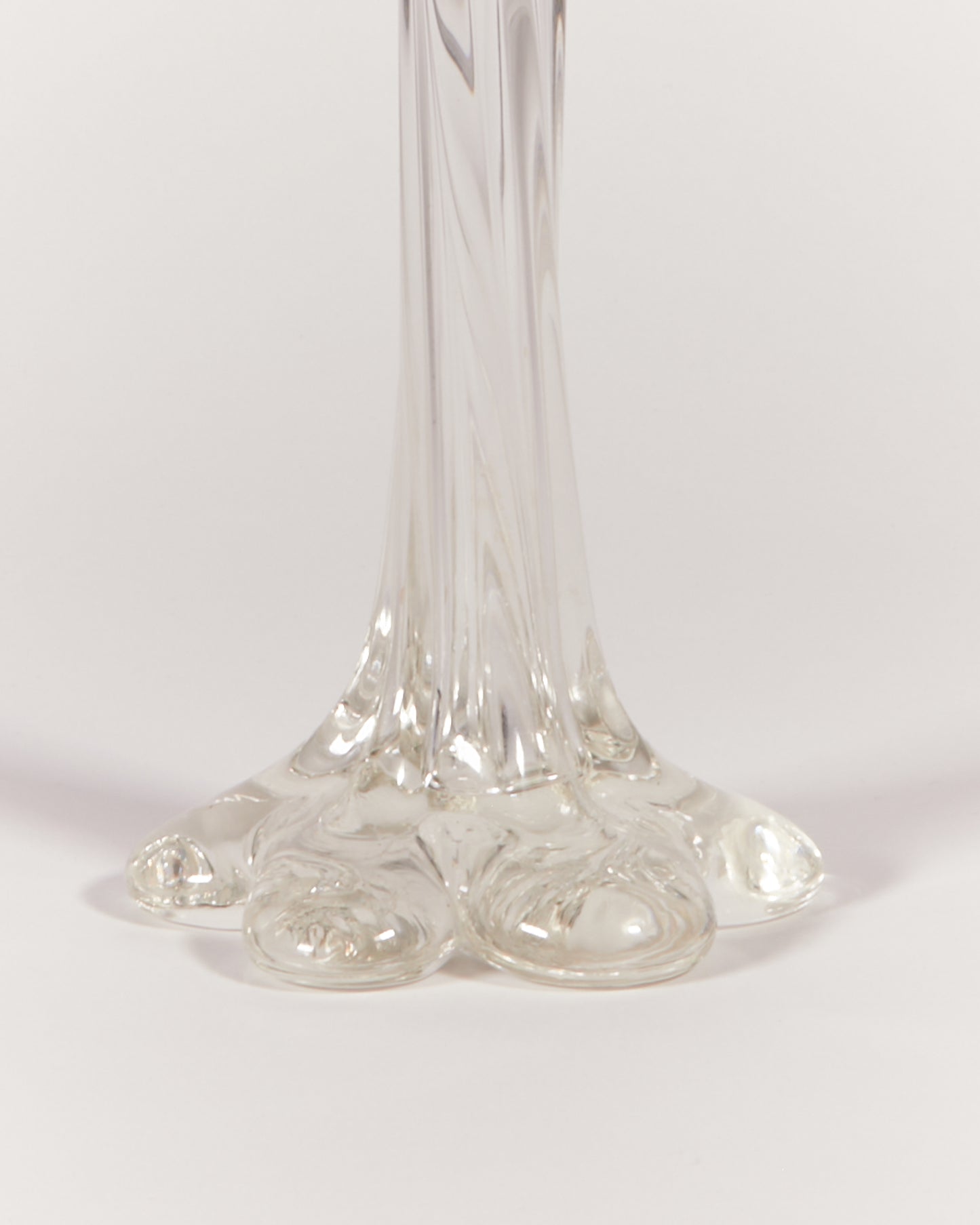 GLASS FLOWER VASE