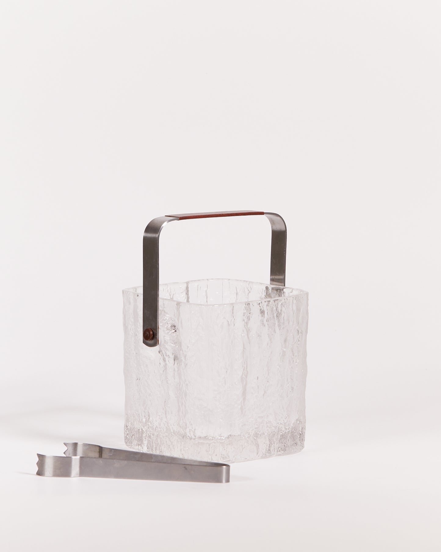 TEXTURED GLASS ICE BUCKET